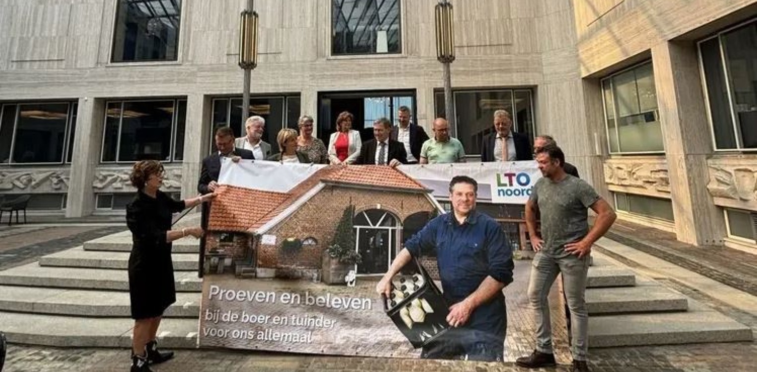 Boeren en tuinders voeren actie in Huis der Provincie