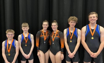 Goud en zilver voor tweelingzussen uit Eefde bij NK trampoline springen