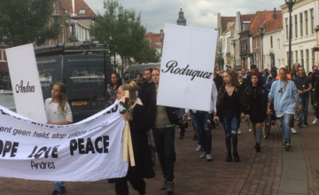 Krappe tweehonderd mensen op de been voor tocht mishandelde Andres Rodriguez