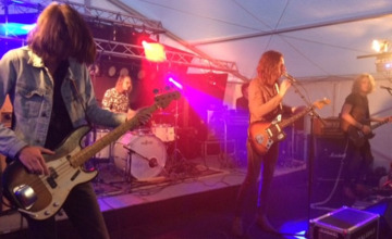 Dorpsfeesten Warnsveld populair: de kermis is weer terug in het oude dorp